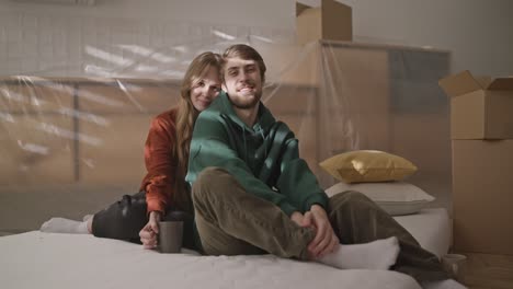 pareja que se muda juntos