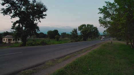 Roadtrip-Auf-Dem-Moshi-Arusha-Highway-In-Ost-Arica