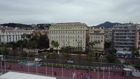 Hotel-Mediterráneo-West-End-En-La-Costa-De-Niza,-Francia---Drone-Aéreo