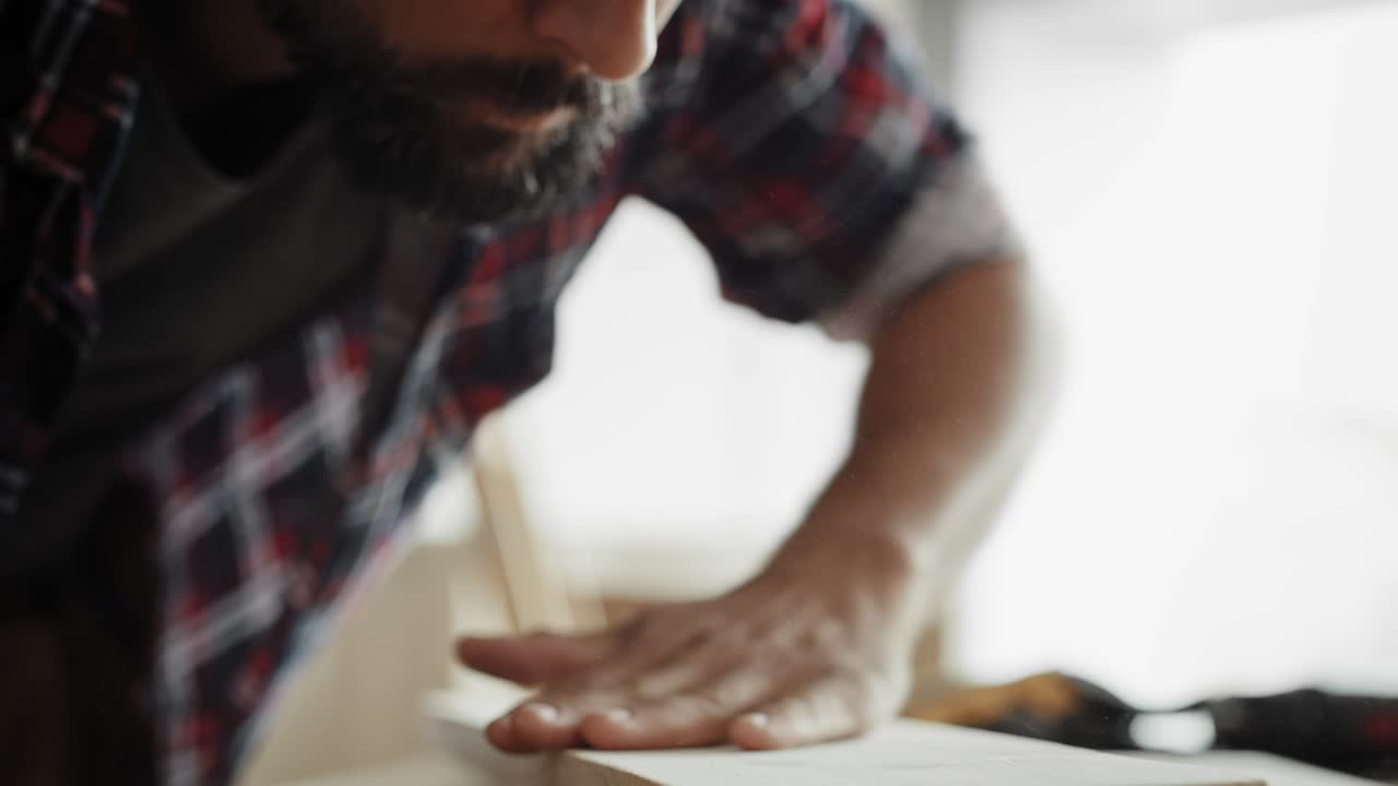 일 하는 목수 의 동영상