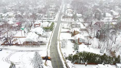 Tormenta-De-Nieve-De-Primavera-En-La-Ciudad-De-Longueuil,-Provincia-De-Quebec,-Canadá.