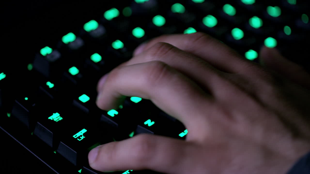 그는 게임을 좋아해요.