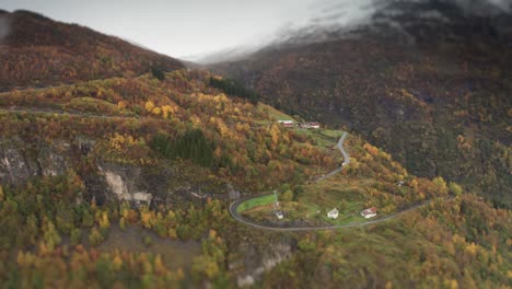 Vista-Aérea-Del-Valle-Sobre-El-Fiordo-De-Geiranger