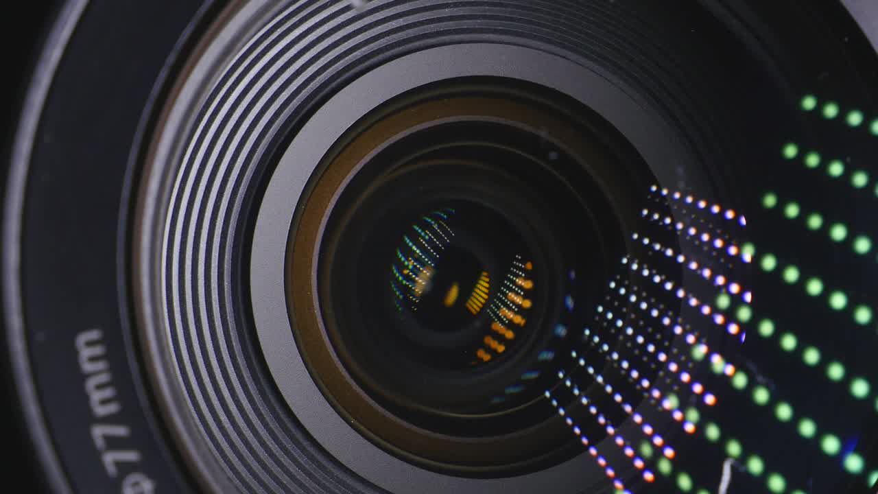 lente da câmara aproximando-se e desviando