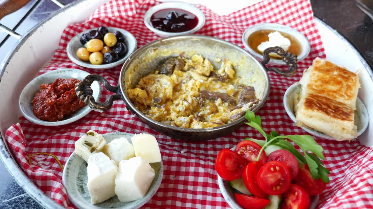 Plato de desayuno turco