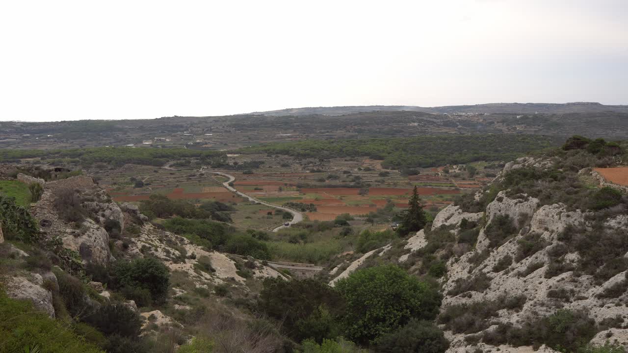 몰타에서 온 비디오, 내륙