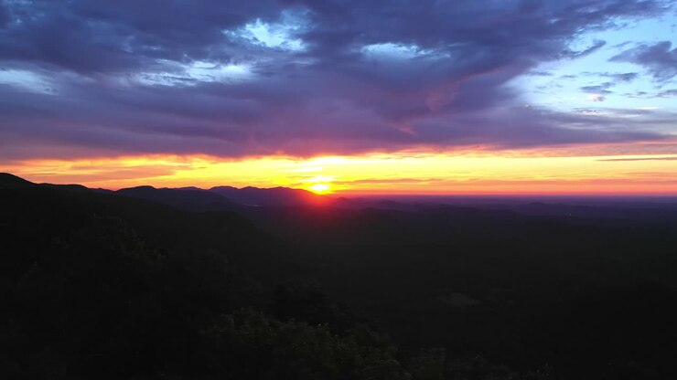 Alba dorata sulla Cappella di Pretty Place, Fred W
