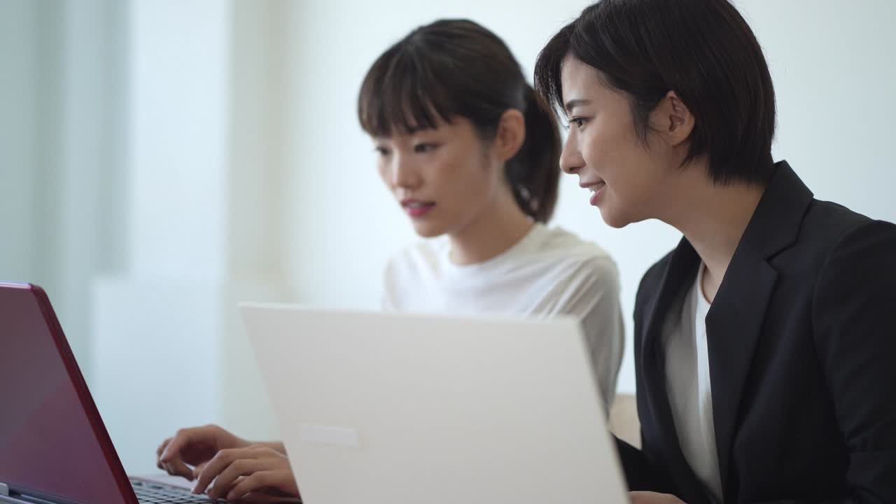 개인 컴퓨터 튜터링 이미지