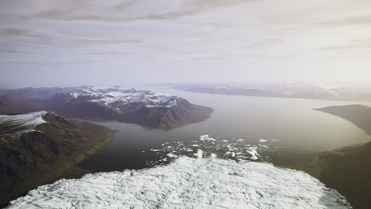 Spektakulær udsigt over et isfyldt landskab med gletsjere og bjergrigt terræn.