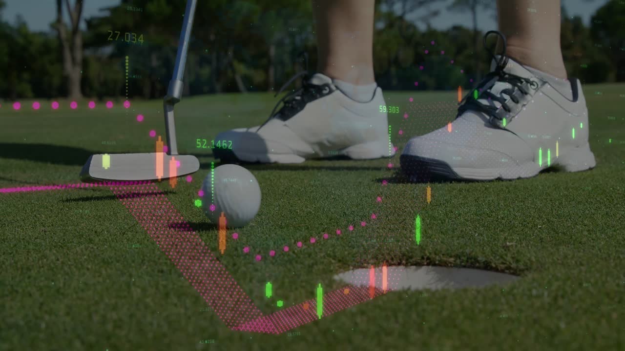 골프 클럽으로 공을 때리는 백인 여성의 낮은 부분에 숫자를 가진 그래프의 애니메이션