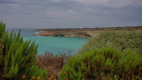 Ventana-De-Hofriet-De-Forma-Natural-Y-Amplia-Vista-De-La-Bahía,-Vista-De-Lapso-De-Tiempo