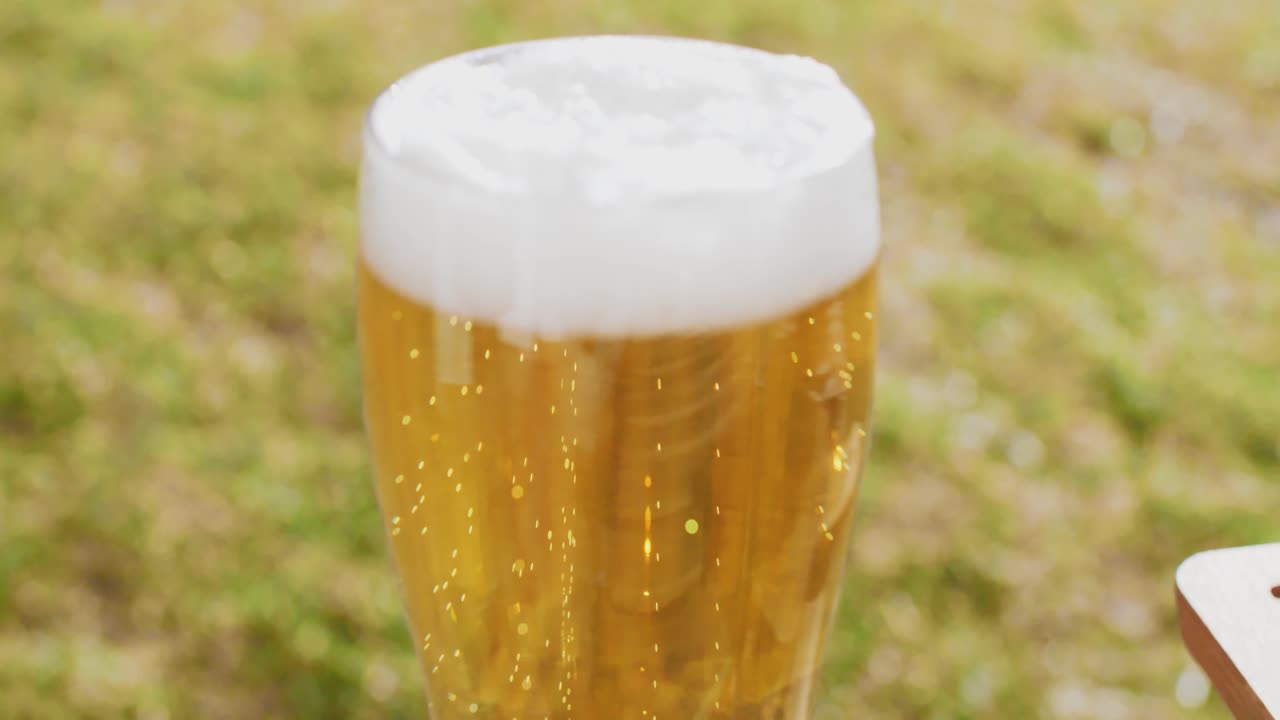 refrescante cerveza helada o lager