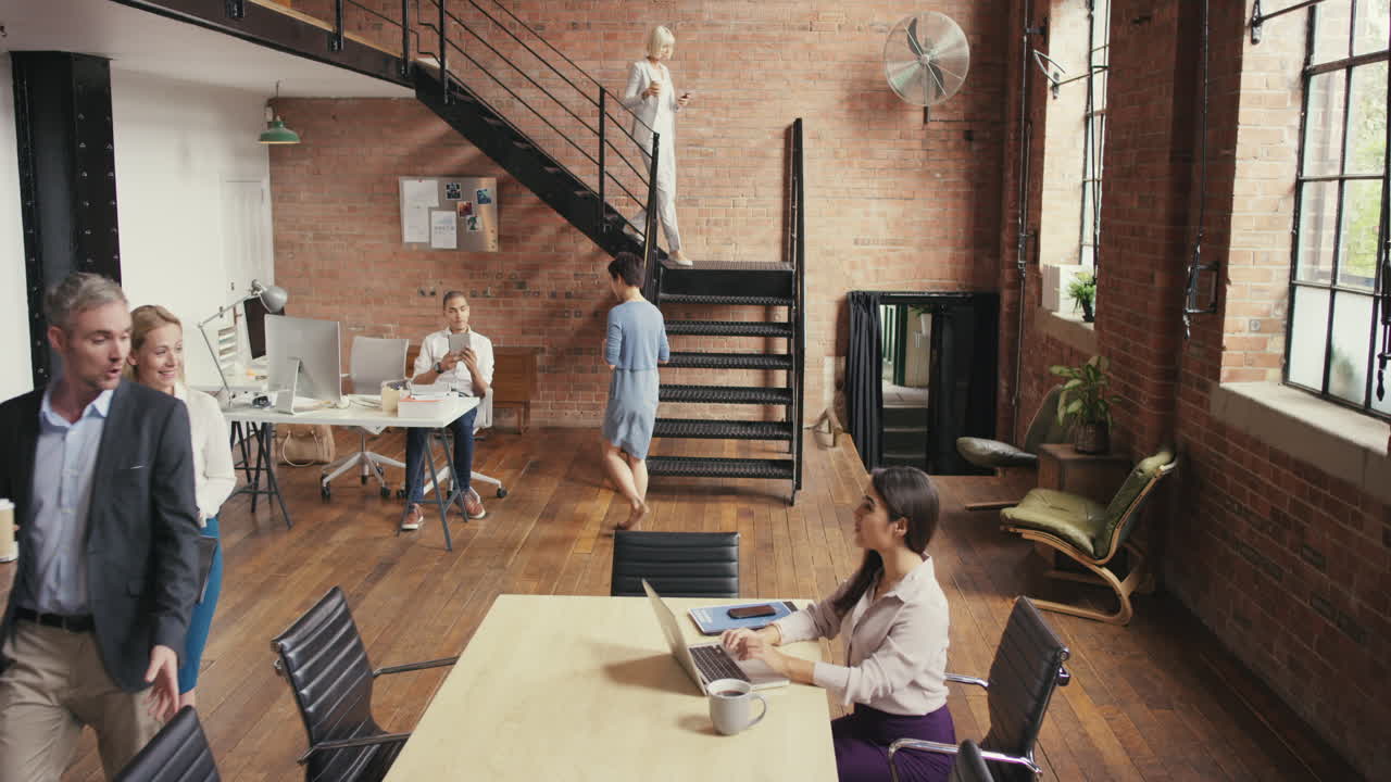 reúne a las tropas y pon el día en marcha.
