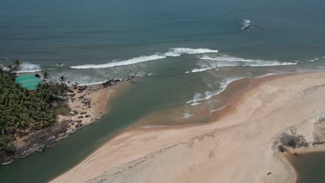 Playa-Malavan-Hecho-Disparar-Cerca-De-La-Ola