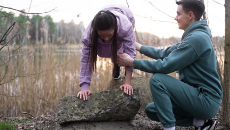 Couple-exercising-outdoors