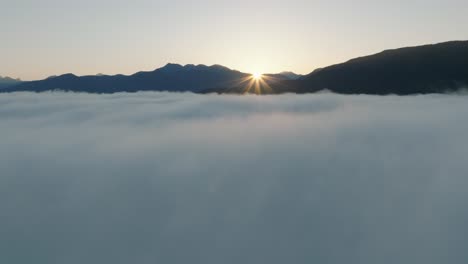 Timelapse-De-Puesta-De-Sol-De-Inversión-De-Drones-En-El-Norte-De-Columbia-Británica-4k