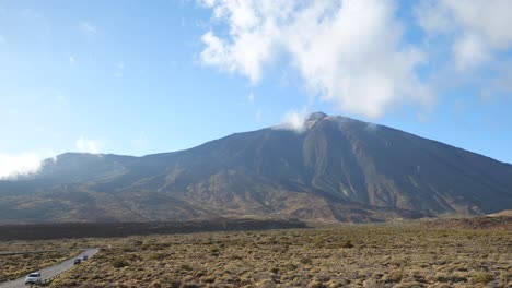 lapso de tiempo del pico del teide hecho desde un hotel cercano por la mañana