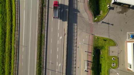 Vista-De-Pájaro-Del-Tráfico-En-Las-Carreteras-De-La-Ciudad-De-Gdansk-En-Polonia