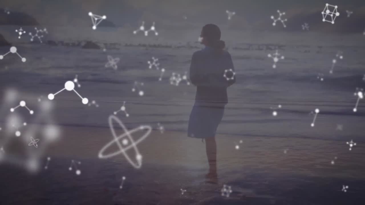 해변에서  ⁇ 고 있는 백인 여성 위에 움직이는 모양의 애니메이션