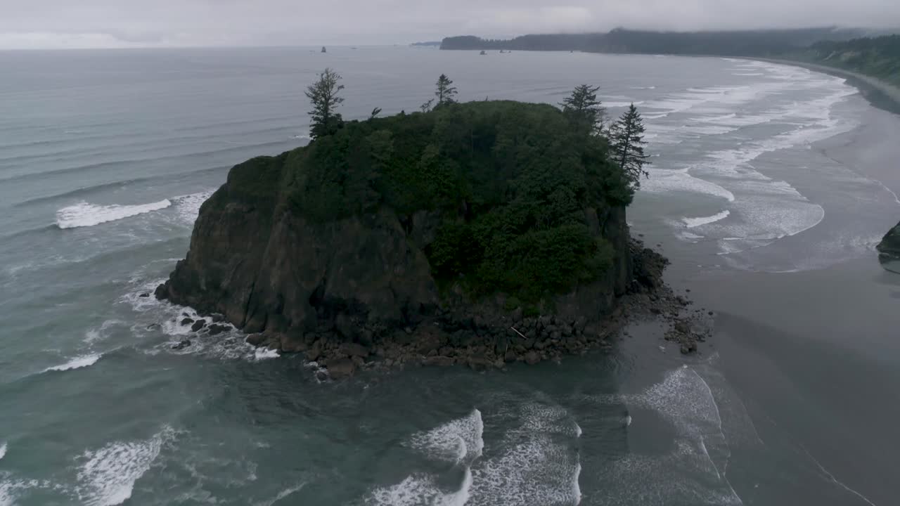 Ruby Beach, located on the southwest coast of the Olympic Peninsula - Olympic National Park. 
Drone Footage during twilight on a moody day.