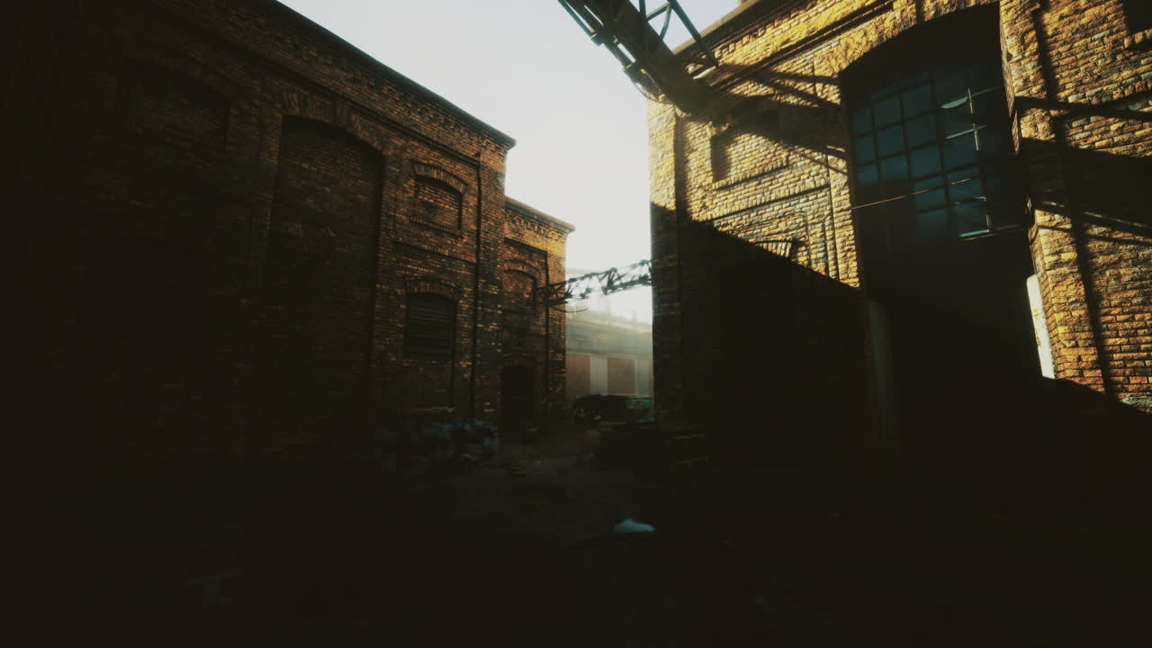 la exploración urbana muestra edificios abandonados al anochecer.