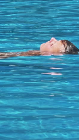 niños felices en las vacaciones de verano