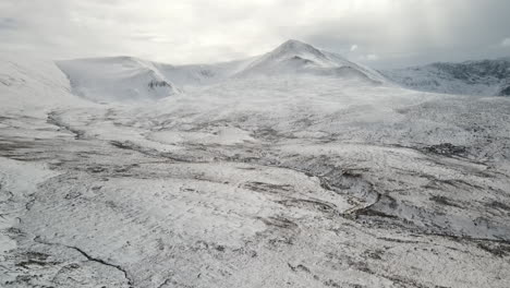 Toma-De-Drones-De-Montañas-Nevadas-En-Gales.