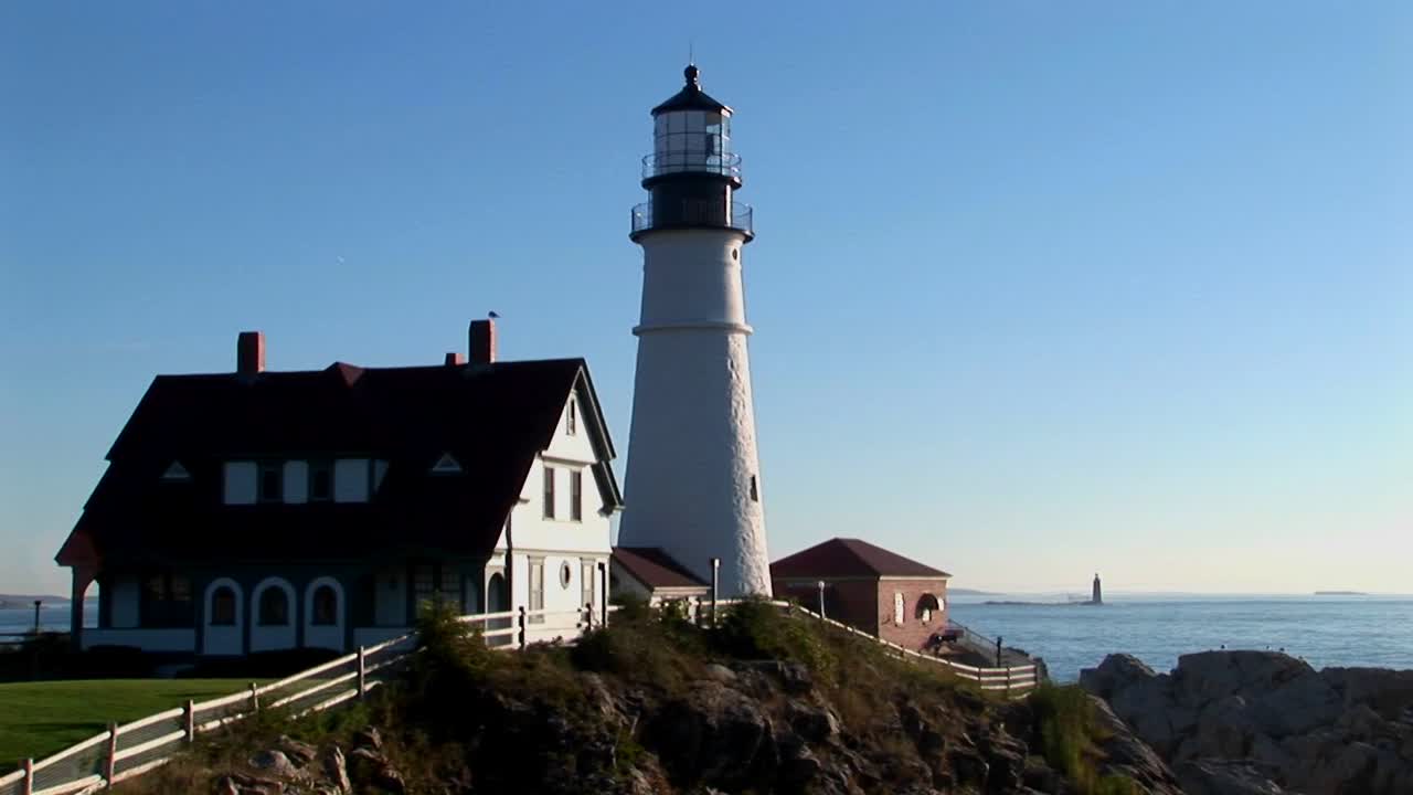 波特兰海德灯塔 (portland head lighthouse) 是位于缅因州新英格兰州的灯塔