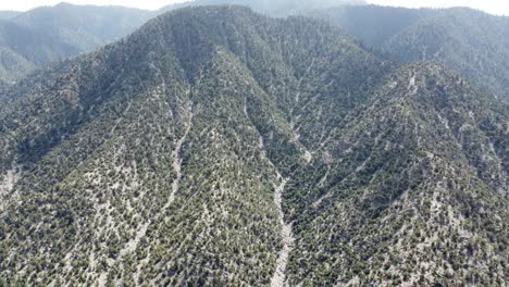 a beleza comovente das vistas verdes das montanhas