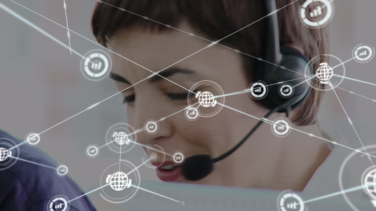 animación de una red de conexiones e iconos sobre una mujer de negocios con auriculares