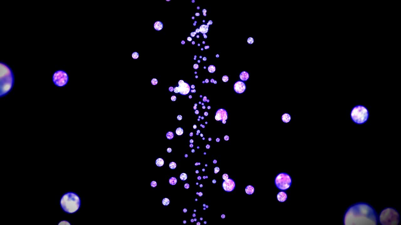 검은 바탕에 많은 은 크리스탈 구를 날아. 투명, 다채로운 유리 빛. 반이는 공 회전의 3d 애니메이션. 루프 애니메이션.