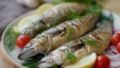 grilled mackerel with lemon and vegetables