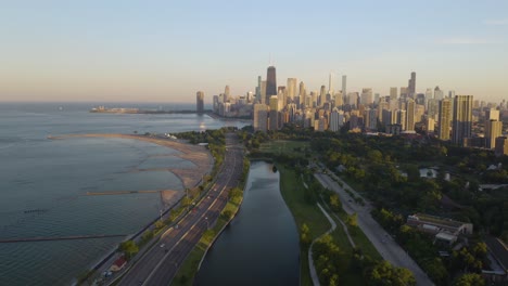 Lincoln-Park,-Chicago-on-Typical-Summer-Day-in-Illinois