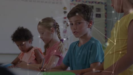 Animation-Des-Netzwerks-Von-Verbindungen-über-Dem-Porträt-Eines-Kaukasischen-Jungen,-Der-In-Der-Schule-Im-Unterricht-Lernt