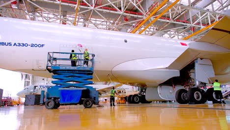 Limpiando-Tu-Avión-Por-Trabajadores-De-Airpark