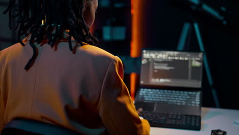 college student learning about outsourcing with html script,