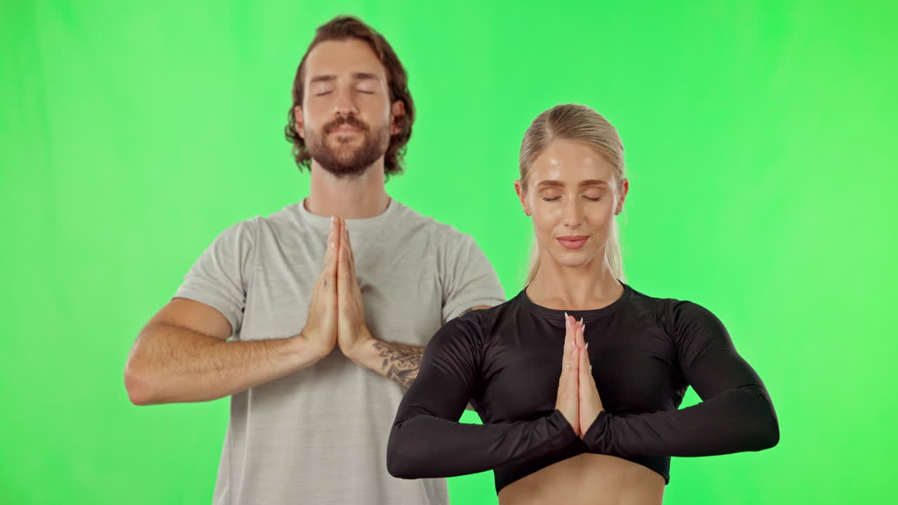 meditación, hombre y mujer en pantalla verde