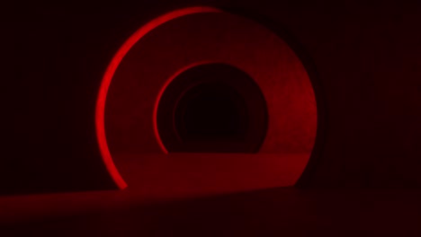 corredor de túnel abstracto con luces de neón rojas brillantes que se iluminan sobre un fondo negro. la luz brilla y se mueve hacia adelante. bucle sin costuras animación 3d de 4k
