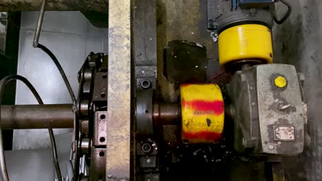 a series of rotating motors drives the conveyor chain