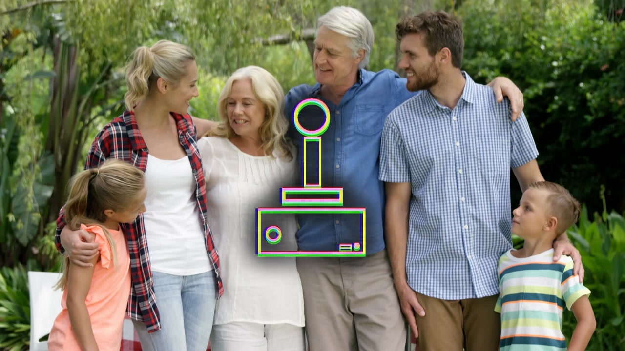 Animación de icono de mando sobre una familia caucásica sonriendo