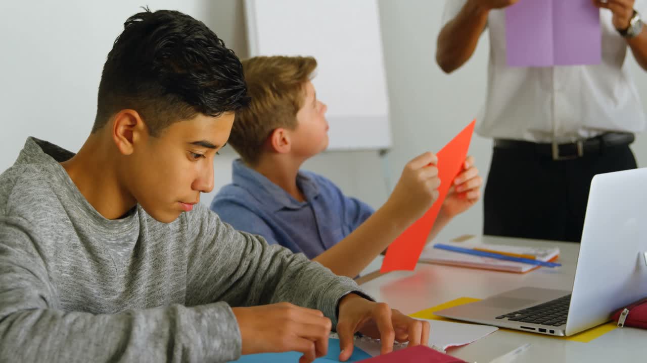 niños de entrenamiento de pilotos masculinos 4k