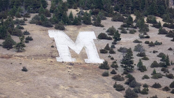 College M Hike in Bozeman Montana During the Fall 4K