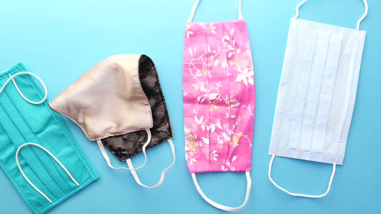 다양한 종류의 얼굴 마스크