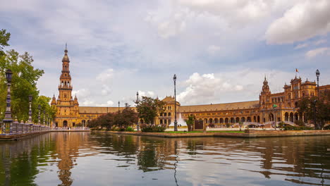 Time-lapse-of-the-Plaza-de-España-in-Spain-featuring-the-Torre-Norte