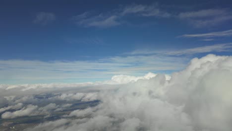 Punto-De-Vista-Piloto-De-Un-Celaje-Tomado-Desde-El-Cielo.