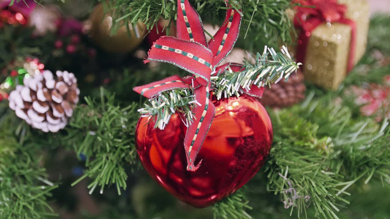 크리스마스 트리 장식 은 심장 장난감