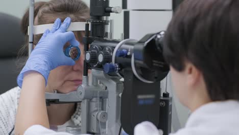 trabeculoplastia selectiva con láser. diagnóstico general de las enfermedades oculares. oftalmología lentes de gonioscopia