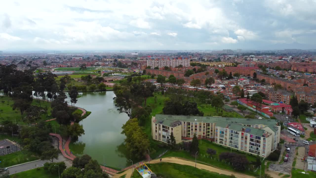 journey through the vibrant Boitá neighborhood and the tranquil waters of Urban Lake Timiza in Bogotá, Colombia. OItch Forward