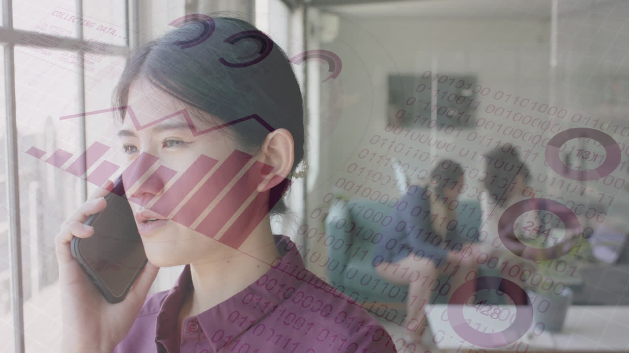 사무실에서 스마트폰으로 이야기하는 아시아 사업가 여성에 대한 금융 데이터 처리 애니메이션