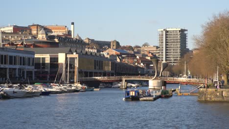 Puerto-De-Bristol-En-Un-Día-Soleado-4k